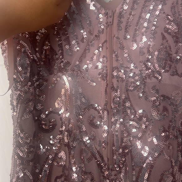 Elegant dress for special occasions only worn once - Picture 4 of 8